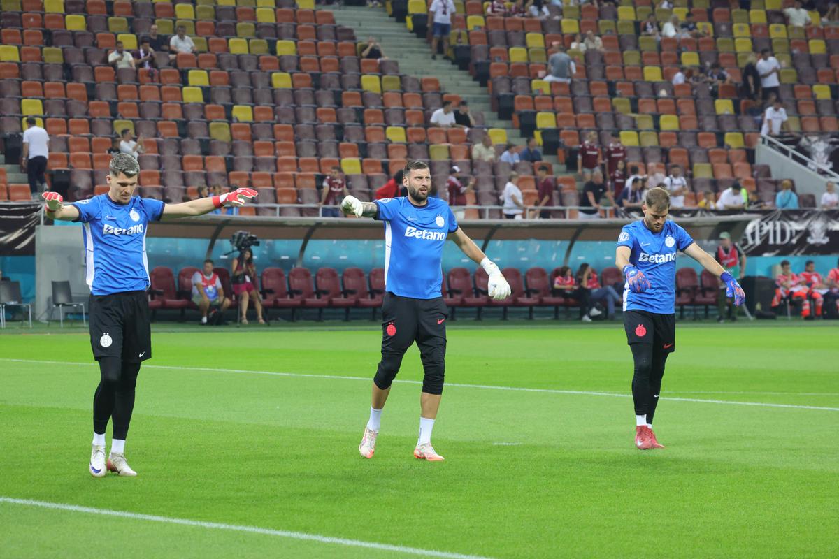 „Imnul Golanilor”, torțe, rasism și înjurături » Cum a arătat debutul meciului Rapid - FCSB