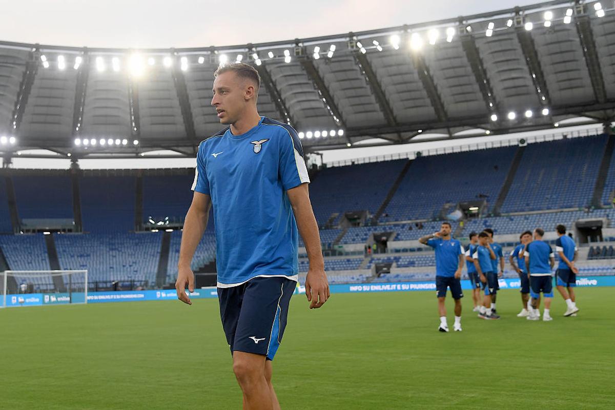 Echipa lui Rareș Ilie a produs ȘOCUL începutului de sezon în fotbalul european! Imagini dezolante pe stadionul legendar
