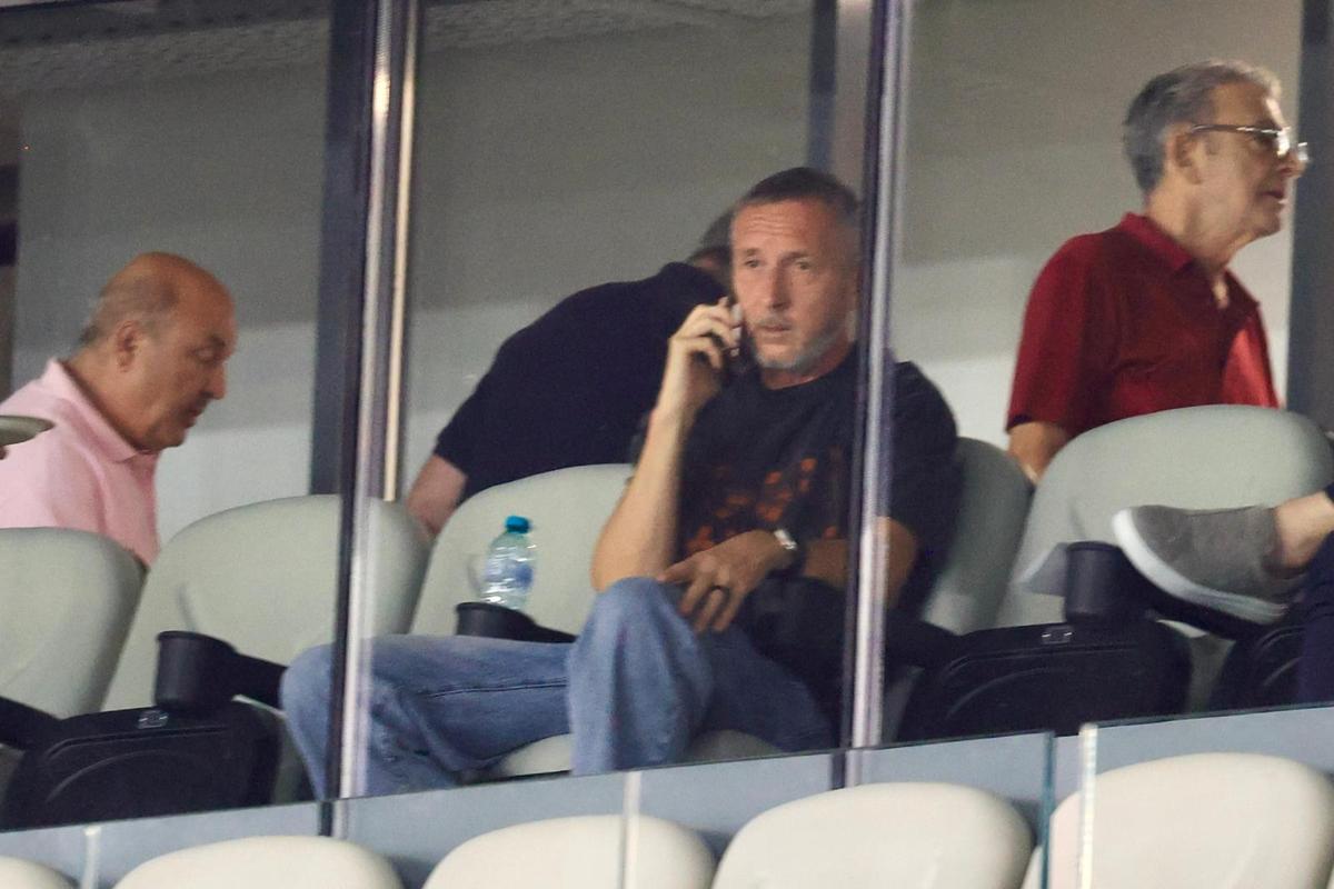 Imagini uluitoare surprinse de fotoreporterul GSP » Cum a făcut Gigi Becali schimbările la pauză: Mihai Stoica a stat 10 minute la telefon!