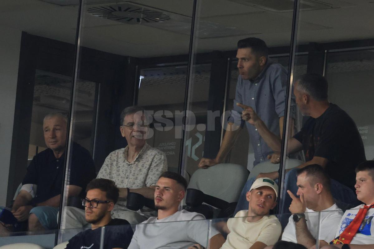 Edi Iordănescu, Gică Hagi și Dan Petrescu, prezenți pe „Arcul de Triumf” la FCSB - Botoșani / Foto: Ionuț Iordache GSP