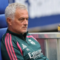 Jose Mourinho a fost luat la țintă la un antrenament al lui Real Madrid cu o minge care i-a atins fața