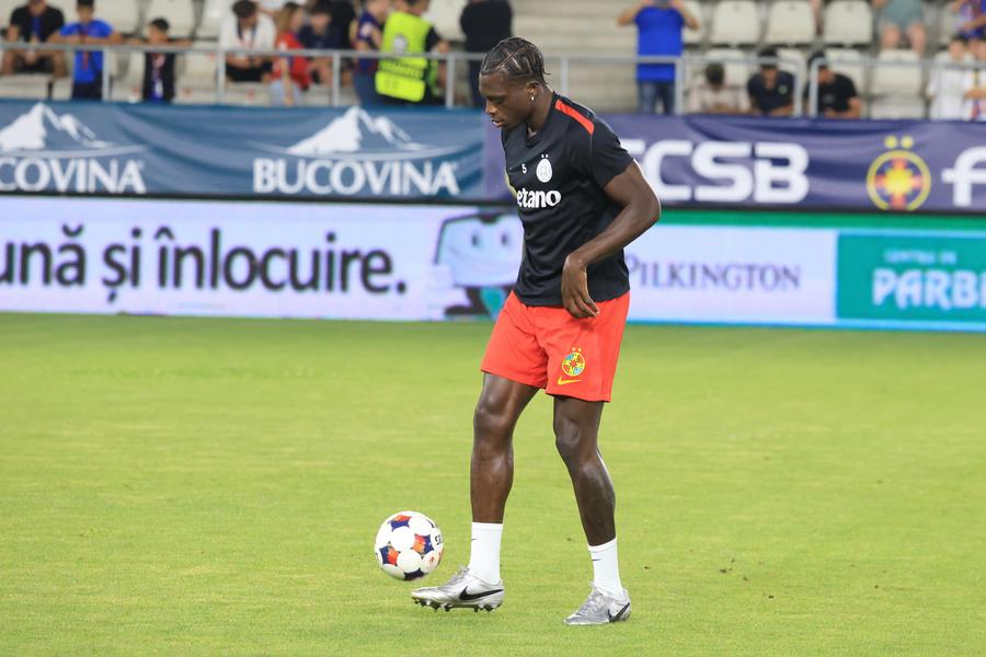 Joyskim Dawa, înainte de FCSB - FC Botoșani / Foto: Ionuț Iordache GSP Dawa poate pleca încă din iarnă de la FCSB: „Nu vreau să mint, agentul meu a vorbit”