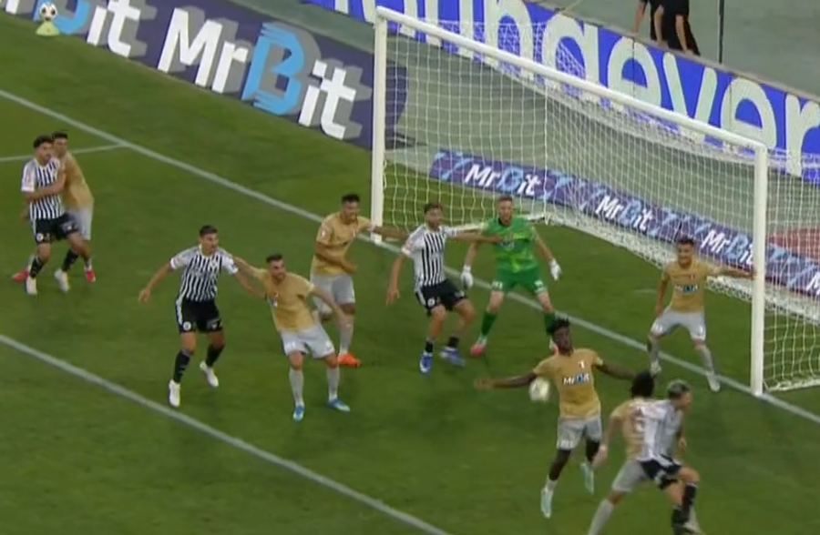 U Cluj - UTA, meci cu de toate: 3 goluri, penalty și eliminare! Clasamentul