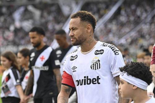 Neymar, căpitanul lui FC Santos, în timpul unui meci cu Vasco da Gama / Foto: Imago Images