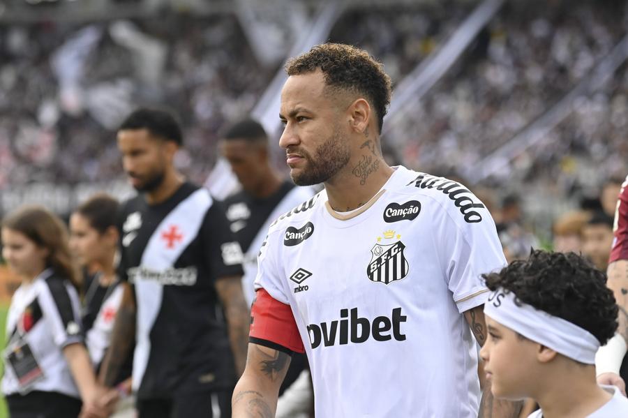 Neymar, prima „victimă” a unei noi reguli împotriva tragerii de timp: un minut în afara terenului