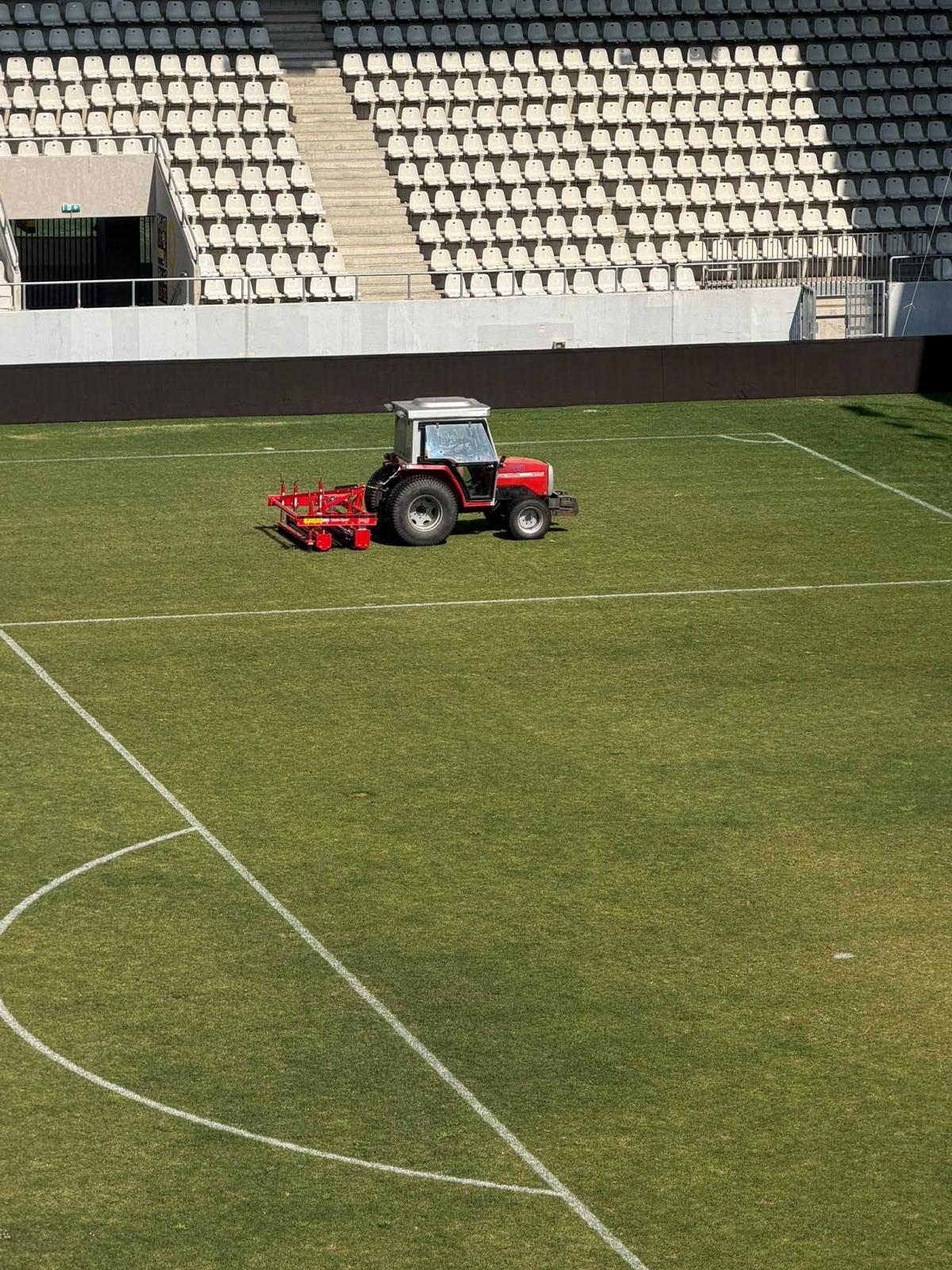 Gazonul de pe Arcul de Triumf, înainte de FCSB - Botoșani