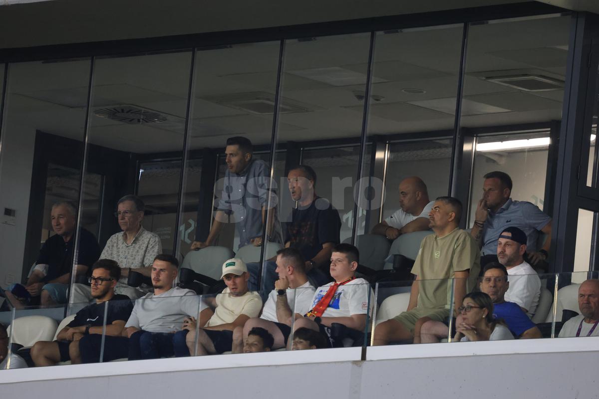 Edi Iordănescu, Gică Hagi și Dan Petrescu, prezenți pe „Arcul de Triumf” la FCSB - Botoșani / Foto: Ionuț Iordache GSP