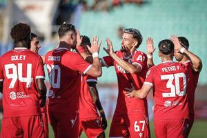 Nu va uita prea curând debutul: două assist-uri și „roșu” direct în prima repriză pentru cvadruplul campion al României