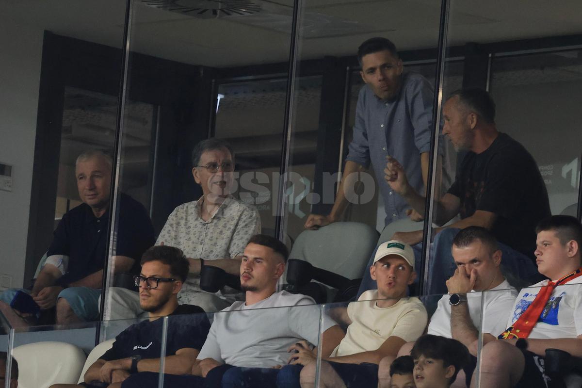 Edi Iordănescu, Gică Hagi și Dan Petrescu, prezenți pe „Arcul de Triumf” la FCSB - Botoșani / Foto: Ionuț Iordache GSP