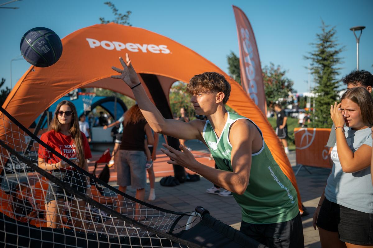 400 de jucători la competiția de baschet 3x3 » Meciuri spectaculoase + show cu vedete în Parcul Liniei