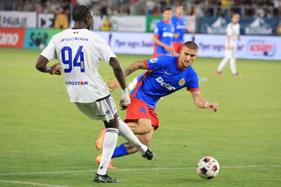 Mamadou Diarra și Daniel Bîrligea, în FCSB - FC Botoșani / Foto: Ionuț Iordache GSP Răsturnare! Gigi Becali ia doar 1,5 milioane pe Daniel Bîrligea » Condiția să primească și restul banilor: „Dacă nu, vine înapoi”