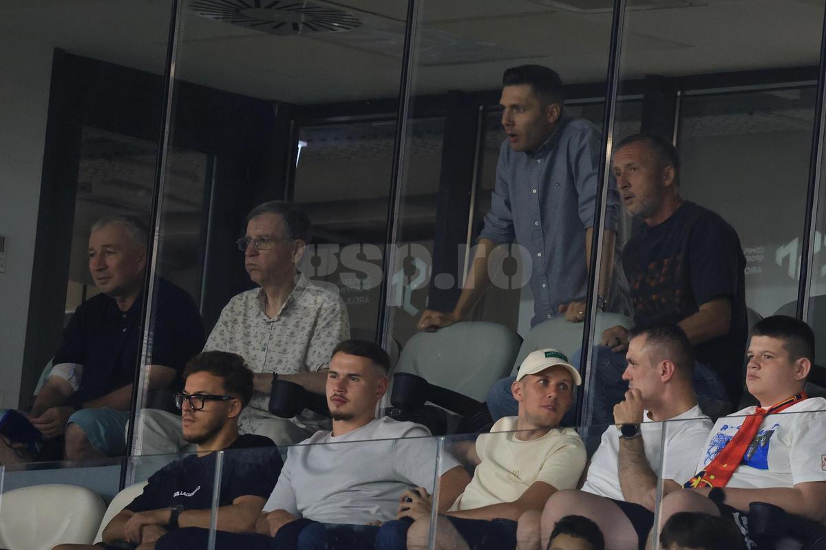 Edi Iordănescu, Gică Hagi și Dan Petrescu, prezenți pe „Arcul de Triumf” la FCSB - Botoșani / Foto: Ionuț Iordache GSP