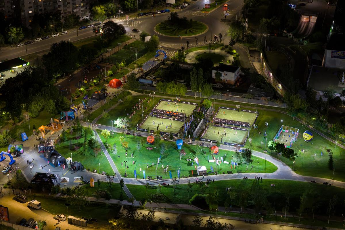 400 de jucători la competiția de baschet 3x3 » Meciuri spectaculoase + show cu vedete în Parcul Liniei