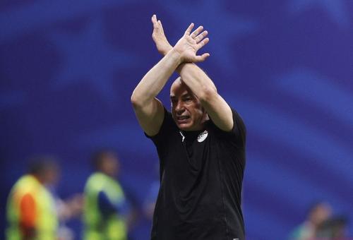Selecționerul Egiptului, Hossam Hassan, a părut cu mâinile legate nu doar la meciul cu Argentina de la CM 2026, ci și în conflictul fizic dintre nevestele sale