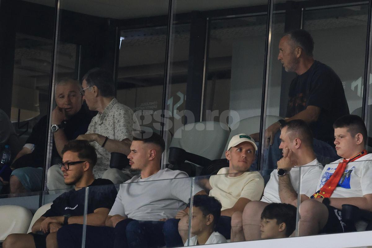 Gică Hagi și Edi Iordănescu, prezenți la FCSB - FC Botoșani » Dan Petrescu urmărește meciul alături de MM Stoica
