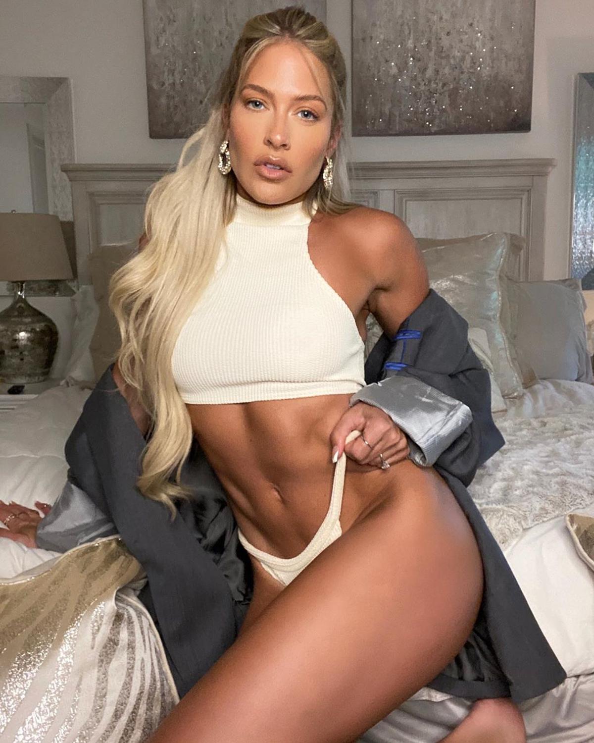 FOTO Din ring pe podium: Kelly Kelly renunță la wrestling pentru a deveni fotomodel