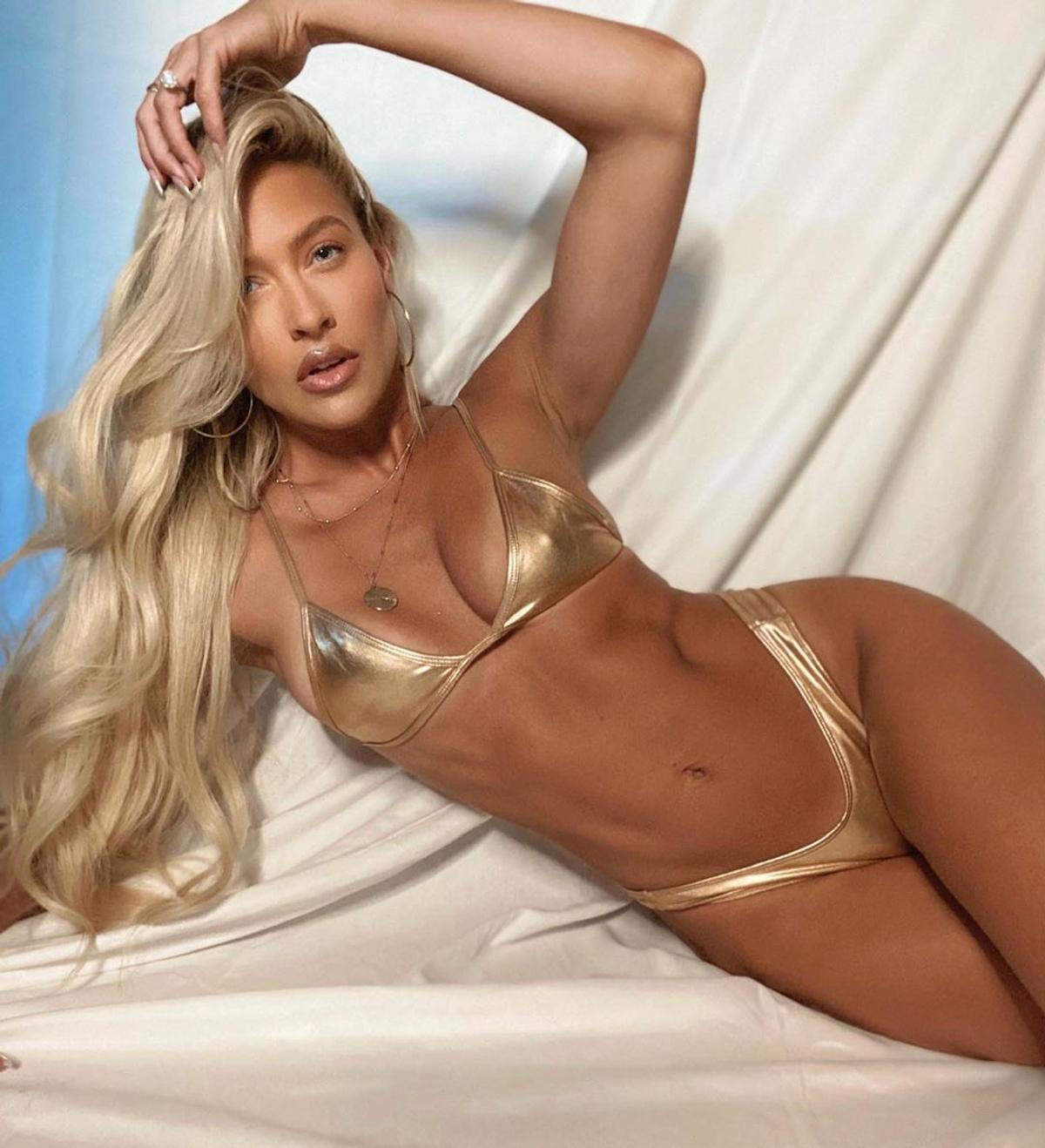 FOTO Din ring pe podium: Kelly Kelly renunță la wrestling pentru a deveni fotomodel
