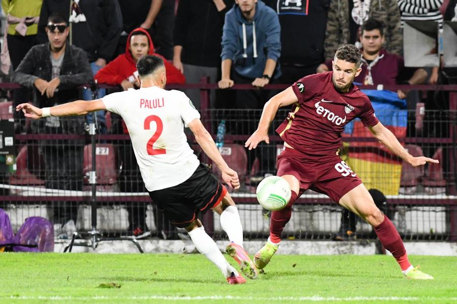 Duel din meciul lui CFR Cluj cu Sivasspor, 0-1 (foto: Imago) Conference League, EuroDaciada fără VAR