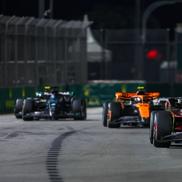 Carlos Sainz înaintea lui Lando Norris și a lui Lewis Hamilton înainte de finiș la Singapore // Foto: Imago