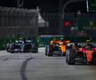 Carlos Sainz înaintea lui Lando Norris și a lui Lewis Hamilton înainte de finiș la Singapore // Foto: Imago