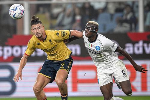 Radu Drăgușin l-a îmblânzit pe Victor Osimhen. Foto: Imago Images