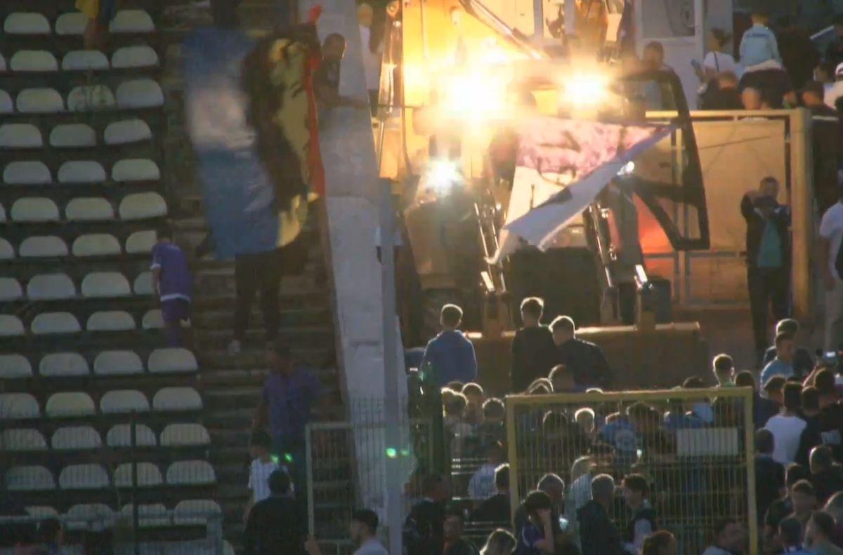 Ceremonie simbolică la Pitești: primul buldozer a intrat pe stadionul „Nicolae Dobrin”