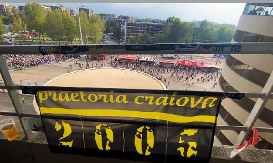 Imagine postată de „Gogoașă” de la Milano „Gogoașă” în turneu » Si-a făcut apariția la un derby european, la 4 zile după ce fusese în rol negativ la meciul naționalei