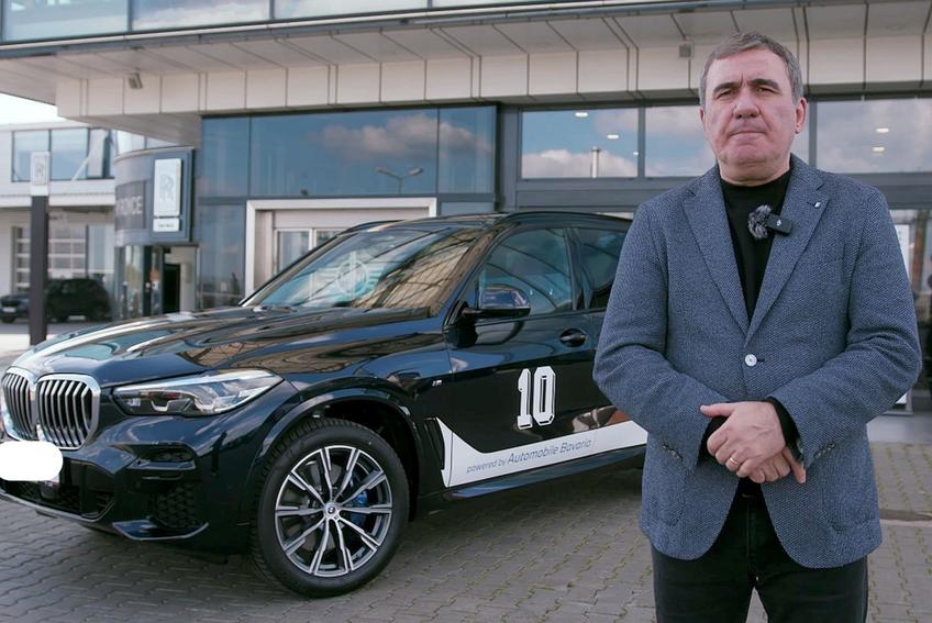 Gică Hagi, alături de bolidul personalizat // sursă foto: captură Automobile Bavaria YouTube