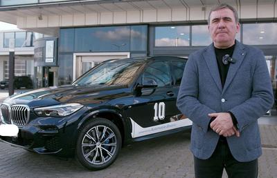 Gică Hagi a venit la stadion în BMW-ul ediție specială, înainte de Farul - FCSB
