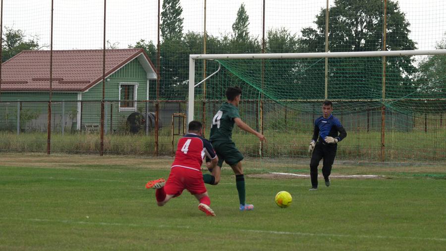 Fazele controversate n-au lipsit de la meciul de Liga 5 Giurgiu „Băi, mânca-v-aș gura voastră, la ce meci vă uitați?” » Nea Bebe e vedetă pe TikTok: „Primaru' era copil de mingi când jucam eu”