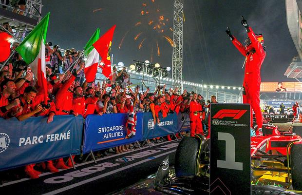 Carlos Sainz, victorie în Marele Premiu de Formula 1 din Singapore după o cursă perfectă! Norris și Hamilton, pe podium