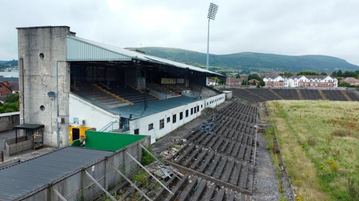 Imagini șocante surprinse acum șapte luni pe Casement Park din West Belfast, cu arena părăsită ce arată ca din perioada interbelică / Foto: GettyImages