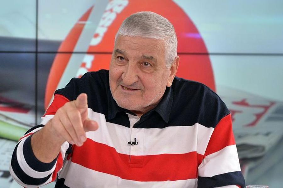 Rică Răducanu, legenda Rapidului „Am trăit în cartierul de pușcăriași” » Florin Gâtejan, dezvăluiri din culisele fotbalului românesc și legăturile cu lumea interlopă: „Giovanni Becali n-a fost bișnițar. Erau «Ciungul», Gicu «Banditul» și «Veselie», te mâncau!”