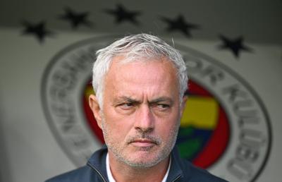 „Bombă” la miezul nopții: antrenor demis după rușinea din Ligă! Jose Mourinho, în negocieri avansate pentru a prelua echipa