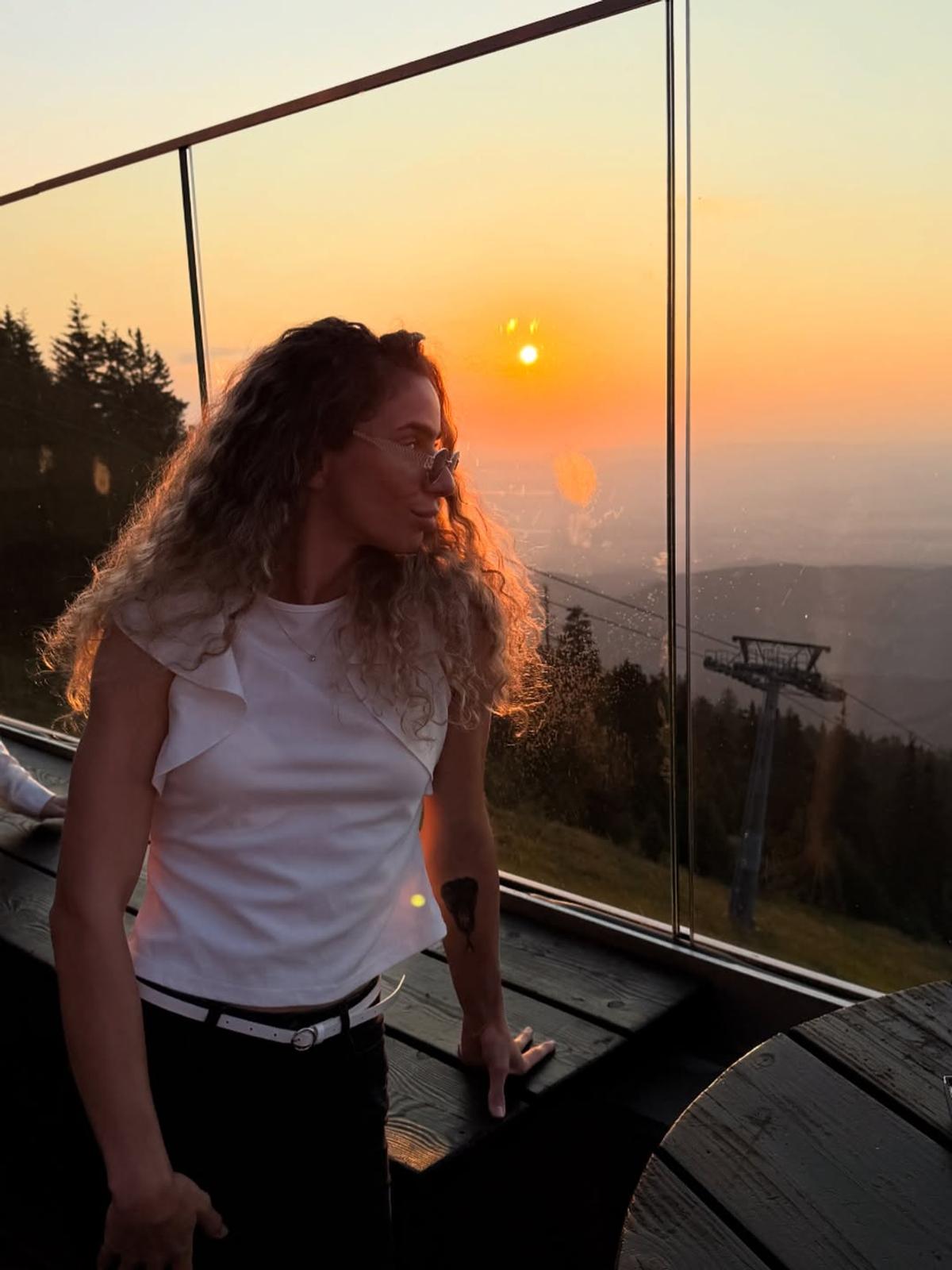 „Mi-ar plăcea să mă teleportez oriunde, oricând! Dacă aș ai fi milionară aș sta la plajă” » Diana Ciucă dincolo de terenul de handbal