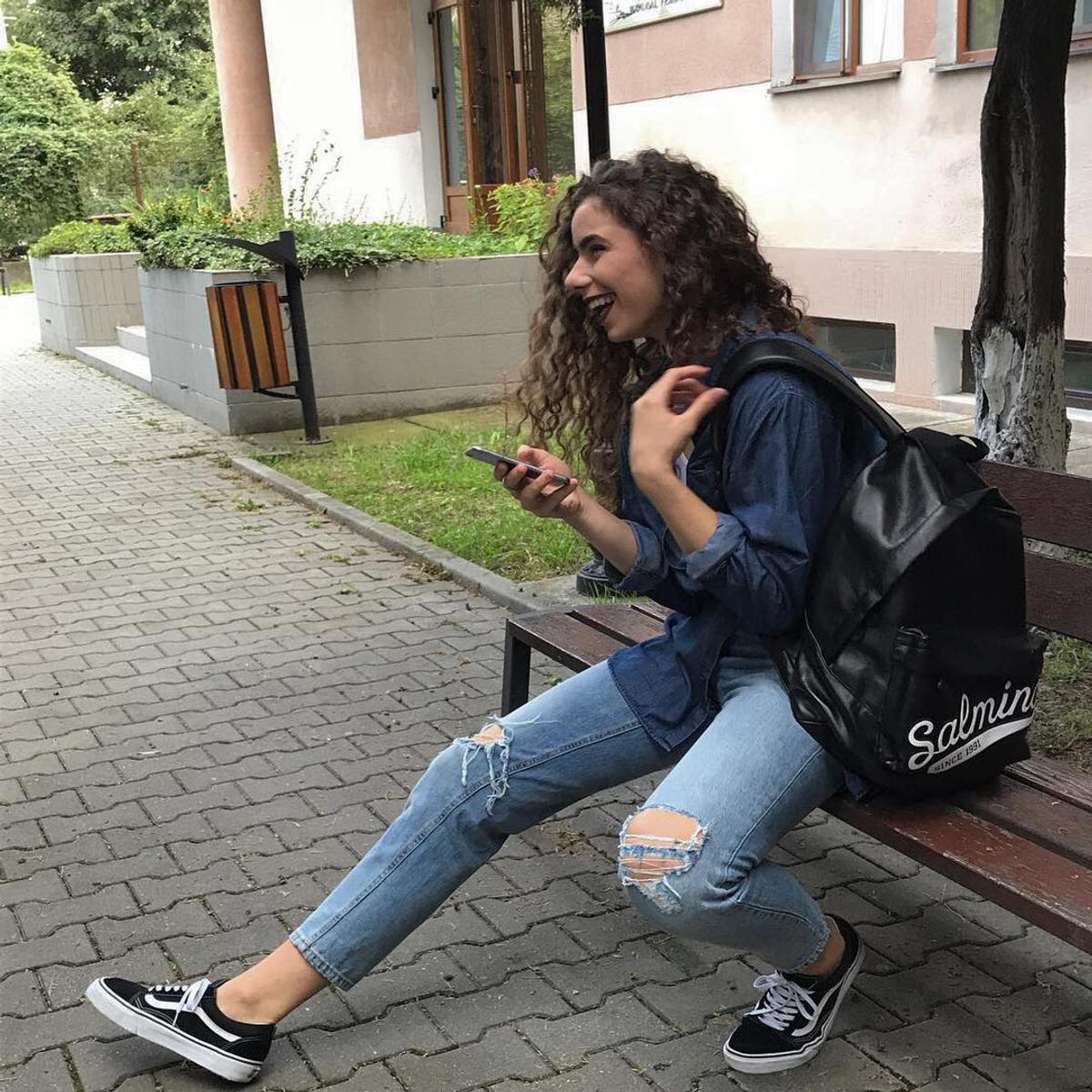 „Mi-ar plăcea să mă teleportez oriunde, oricând! Dacă aș ai fi milionară aș sta la plajă” » Diana Ciucă dincolo de terenul de handbal