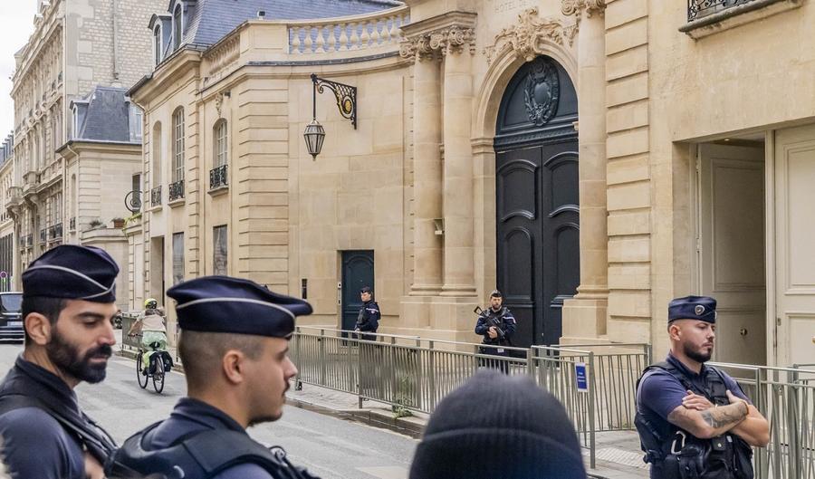 Imagine de la Paris // foto: X O nouă zi, o nouă bătaie înainte de Liga Campionilor » Arestați pentru uz de armă