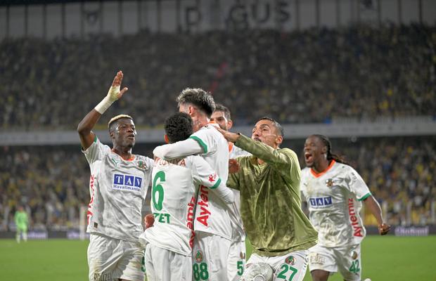 Fără Ianis Hagi, Alanyaspor a obținut un rezultat mare pe terenul lui Fenerbahce