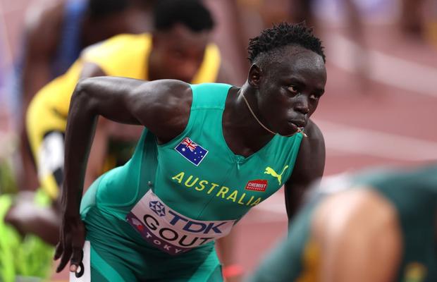 Adolescentul Gout Gout, în semifinalele probei de 200 metri a Campionatelor Mondiale, alături de Noah Lyles și Letsile Tebogo