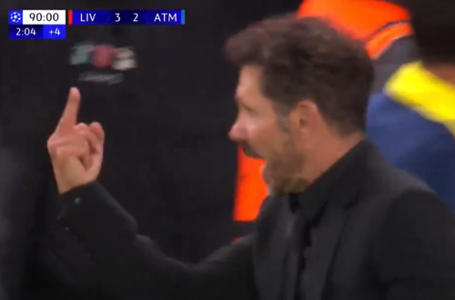 Atletico Madrid a fost învinsă în debutul noului sezon al Ligii Campionilor de Liverpool, în deplasare, cu scorul de 2-3, iar finalul dramatic al meciului a fost „aprins” și mai mult de antrenorul echipei spaniole, Diego Simeone (55 de ani).