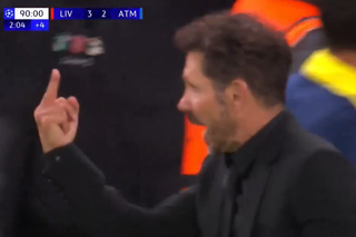 Diego Simeone a făcut scandal pe Anfield! Gesturi obscene către suporterii lui Liverpool imediat după golul decisiv