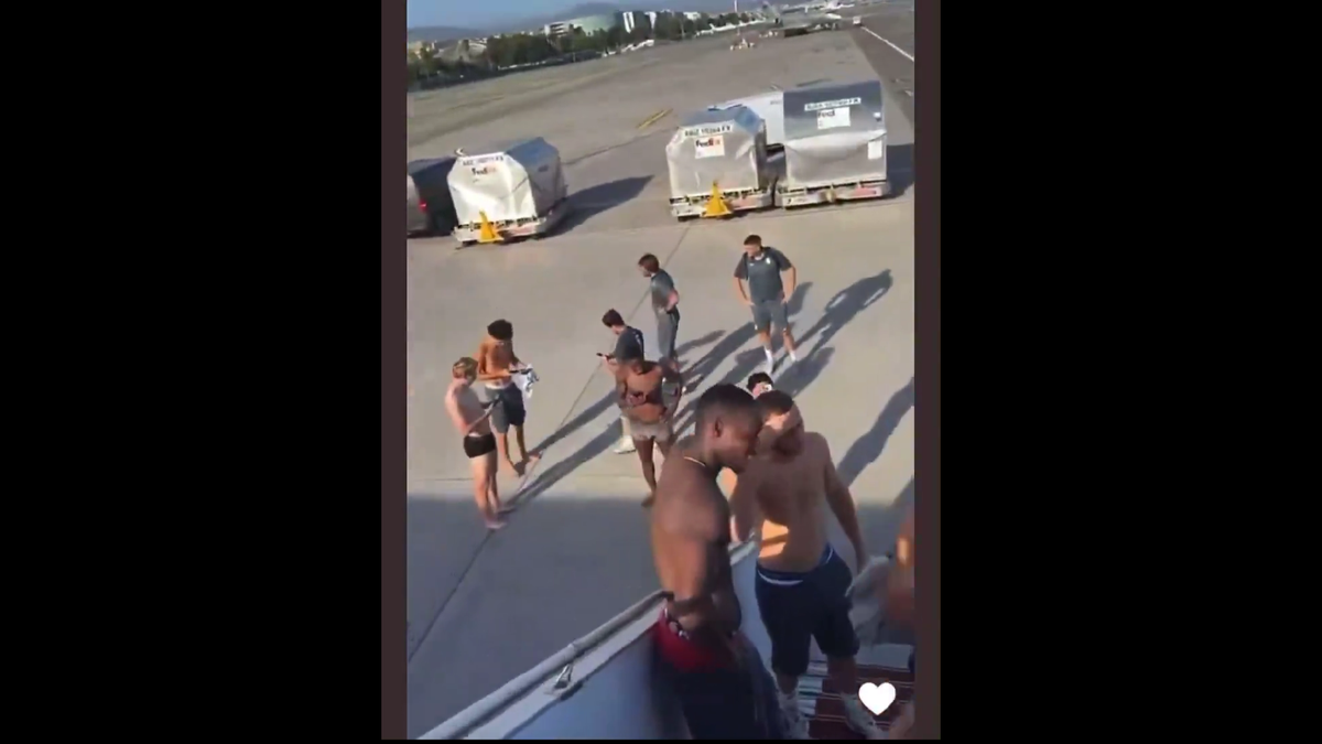 Fotbaliștii lui AS Monaco au rămas în chiloți în avion