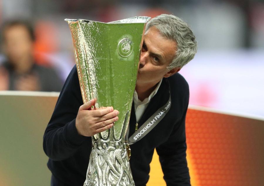 Jose Mourinho, după triumful din Europa League cu Manchester United din 2016-2017 în finala cu Ajax (2-0, la Solna) / Foto: Imago Ben(e)fica transhumanță a lui Mourinho