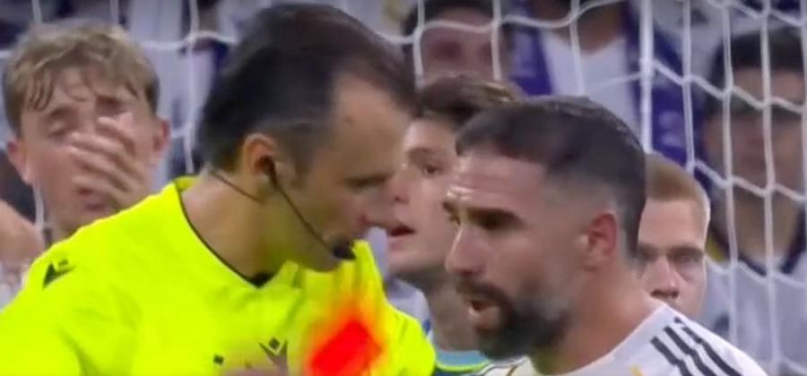 Arbitrul Irfan Peljto îi explică lui Dani Carvajal pentru ce i-a arătat cartonașul roșu, după ce a revăzut faza la monitor / Foto: Facebook ESPN Xabi Alonso i-a cerut explicații căpitanului Carvajal, după „roșul” încasat cu Marseille: „M-a făcut în toate felurile”