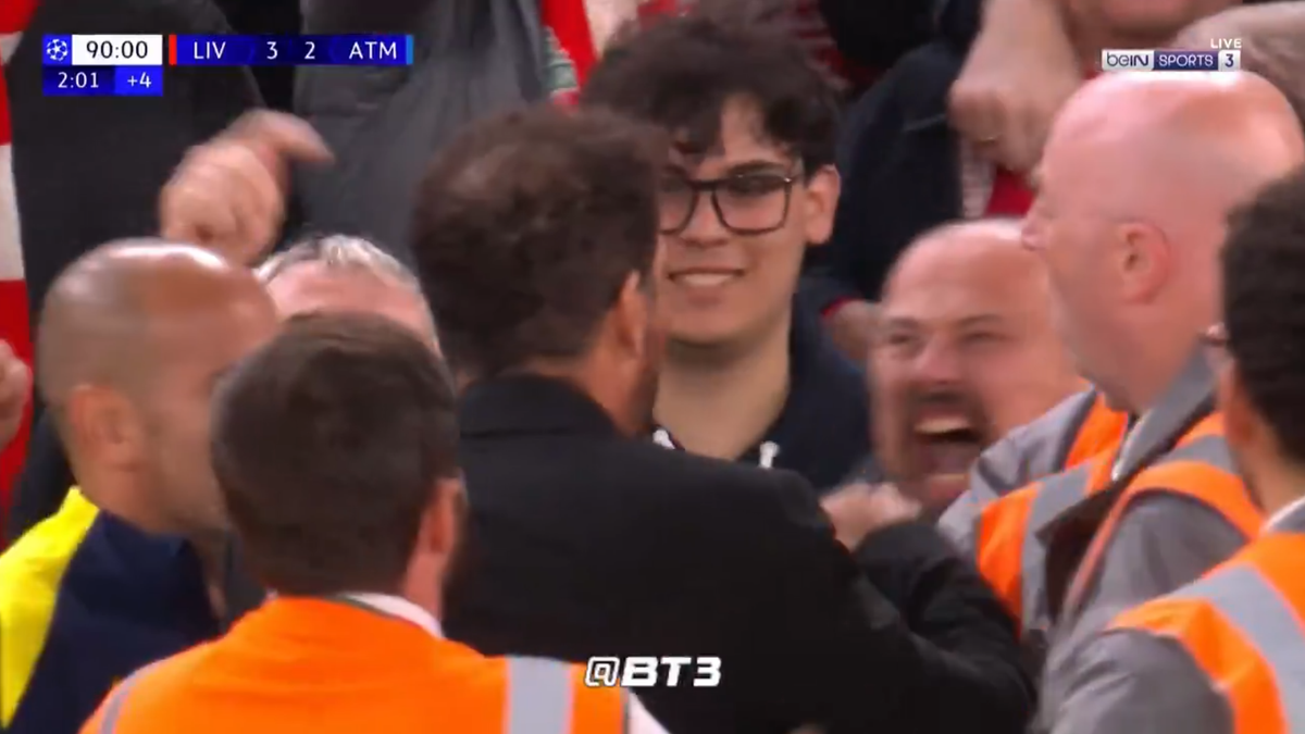 Diego Simeone, gesturi obscene spre suporterii lui Liverpool