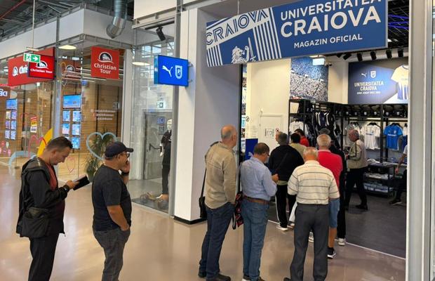 „Erupe vulcanul” de pe Oblemenco! Câte pachete a vândut Craiova în 4 zile pentru Conference » Cozi la casele de bilete la primele ore