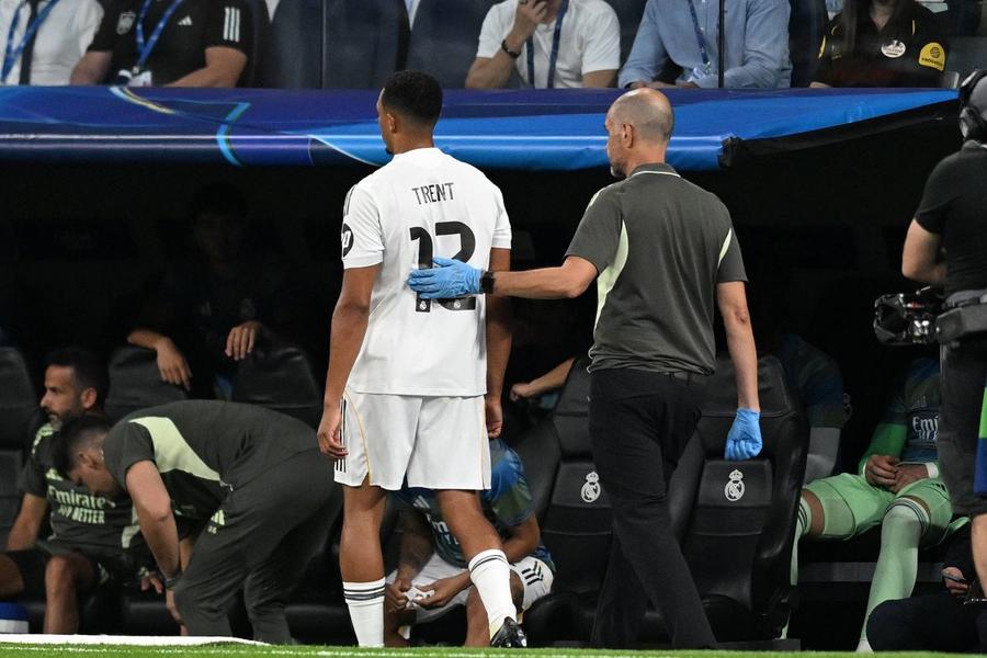 Real Madrid s-a grăbit să-l ia pe Trent Alexander-Arnold, plătind 10 milioane de euro lui Liverpool pentru un fundaș care ar fi venit gratis după doar o lună / Foto: Imago Xabi Alonso i-a cerut explicații căpitanului Carvajal, după „roșul” încasat cu Marseille: „M-a făcut în toate felurile”