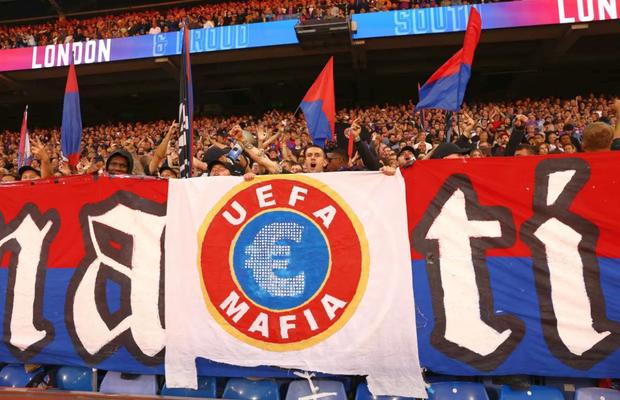 UEFA a reacționat: pedeapsă pentru clubul din Premier League după bannerul controversat