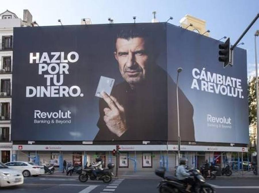 Luis Figo este imaginea celor de la Revolut Barcelona a refuzat un parteneriat bănos din cauza lui Luis Figo