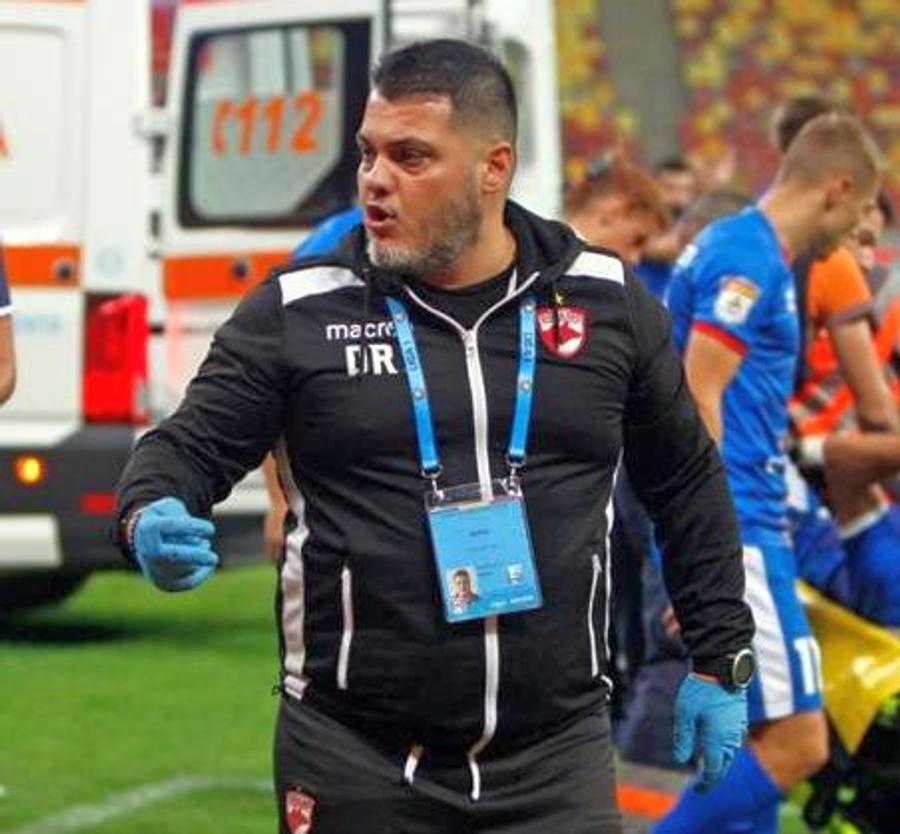 Adrian Motoacă Adrian Motoacă, medicul concediat de Dinamo, iese la atac: „Uhrin ne vedea ca pe niște subordonați. Voia să le dea jucătorilor paste bolognese!”